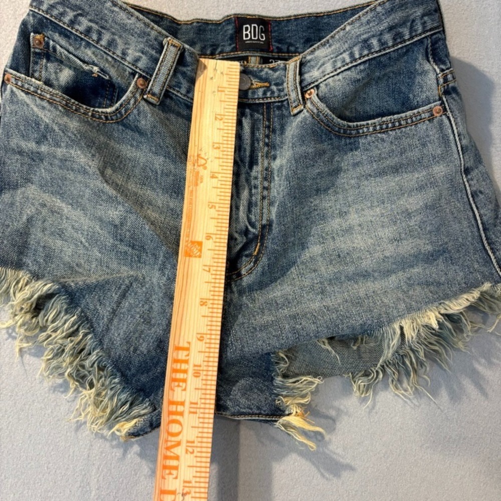 BDG Womens‎ High-Rise Cheeky Denim Cut-off Distressed Jean Shorts Size 27 Beach - Picture 6 of 11